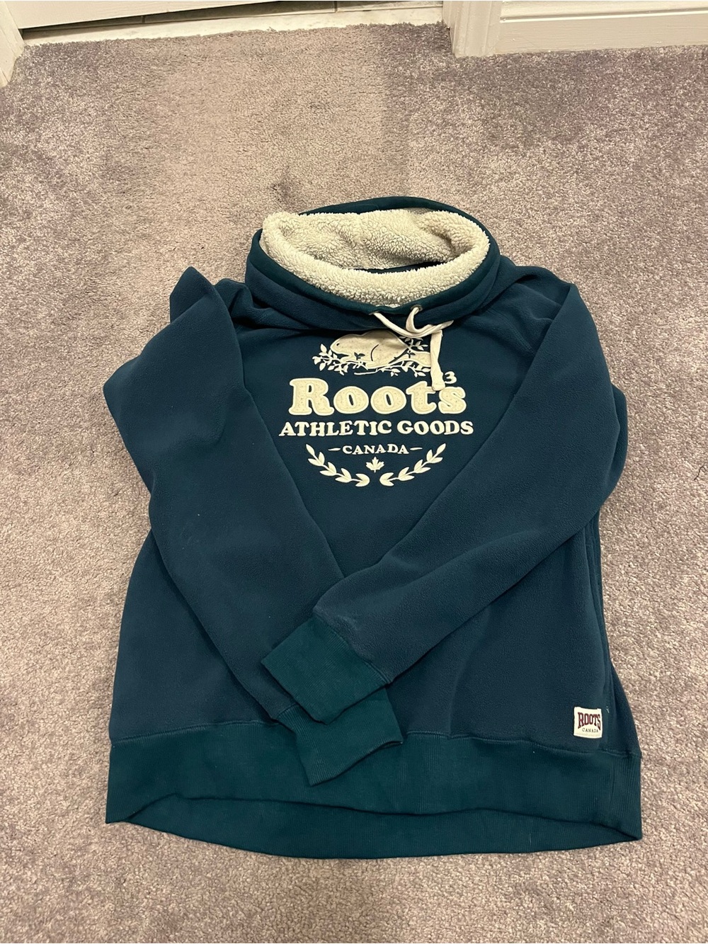 Roots women’s sweater